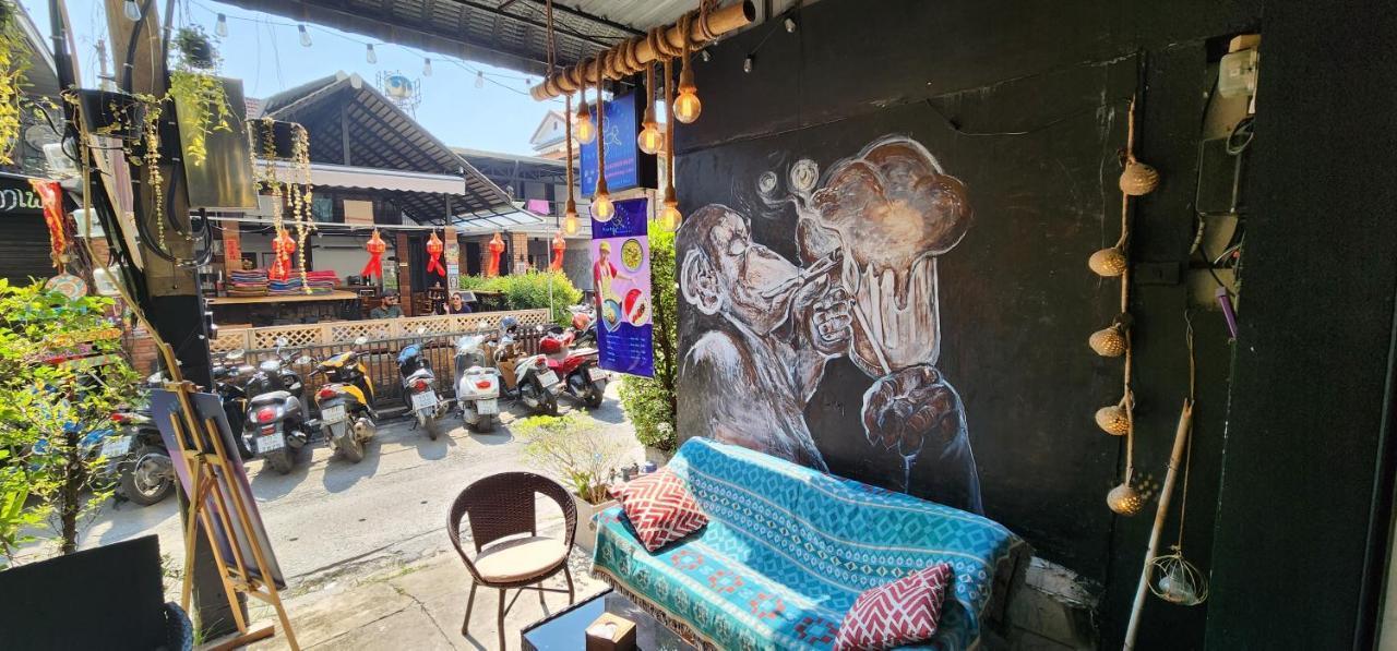 Funky Monkey Cnx - Guesthouse Chiang Mai Esterno foto
